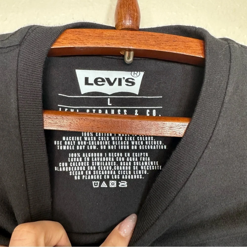 Levi’s Men’s Classic Wing Logo T-Shirt in Black/White Size L